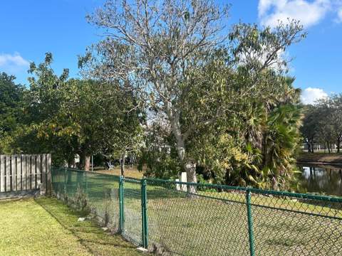 1281 SW 85th Avenue, Pembroke Pines FL - photo 9 of 19
