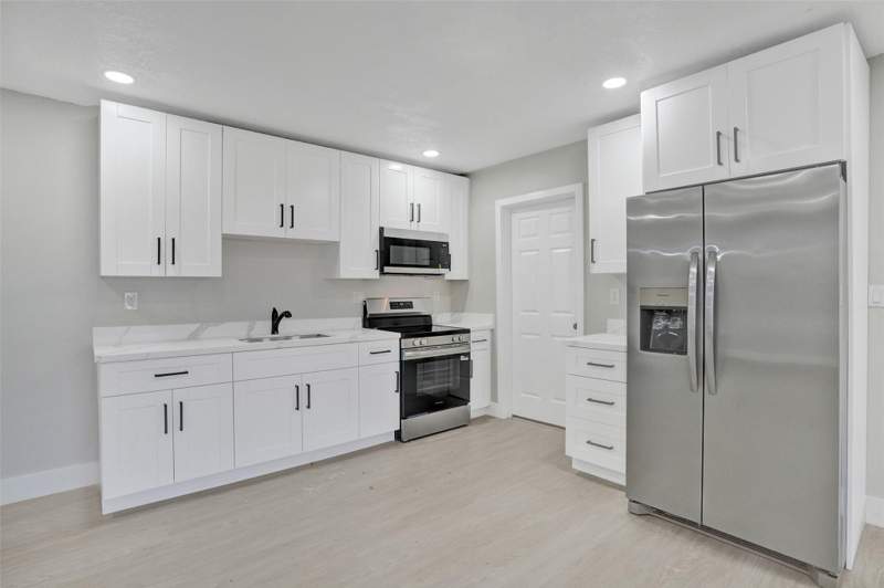 3 bedroom Single Family Residence at 4430 NW 22nd Street, Holiday Village Sec Two, Lauderhill — photo 3