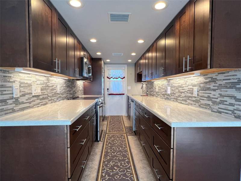 2 bedroom Stock Cooperative at 1015 SE 15th Street #6d, Cliff Lake Villas, Fort Lauderdale — photo 4