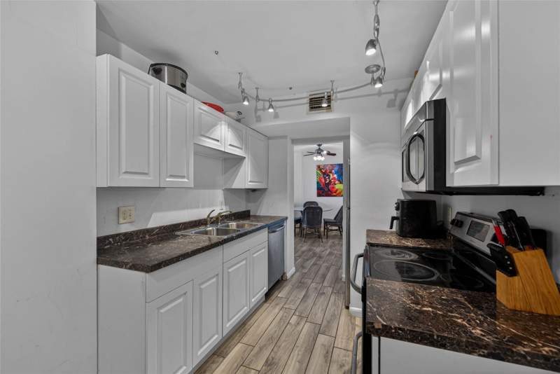 1 bedroom Condominium at 4400 Hillcrest Drive #704, Hillcrest No.21, Hollywood — photo 3
