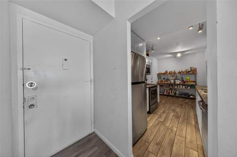 4400 Hillcrest Drive #704, Hollywood FL - photo 6 of 23