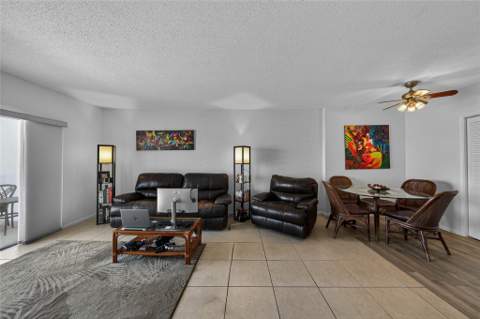 4400 Hillcrest Drive #704, Hollywood FL - photo 9 of 23