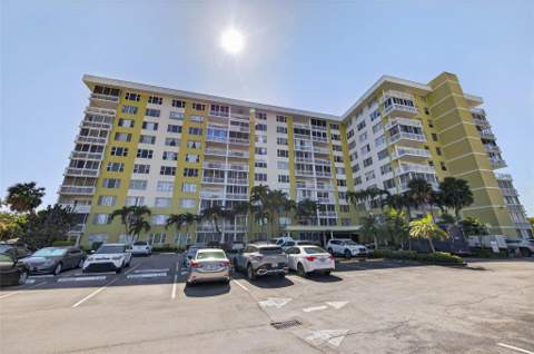 4400 Hillcrest Drive #704, Hollywood FL - photo 21 of 23
