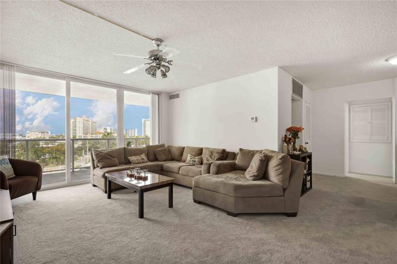 1 bedroom Condominium at 2701 N Ocean Boulevard #5f, Embassy Tower, Fort Lauderdale — photo 3
