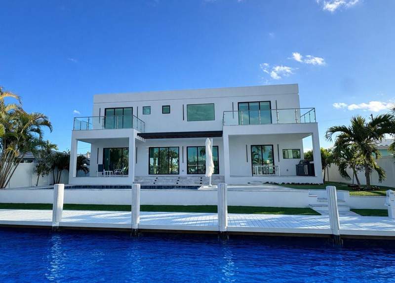 6 bedroom Single Family Residence at 1205 Avocado Isle, South New River Isles Sec, Fort Lauderdale — photo 4