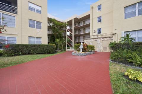 2801 Somerset Drive #401, Lauderdale Lakes FL - photo 21 of 23