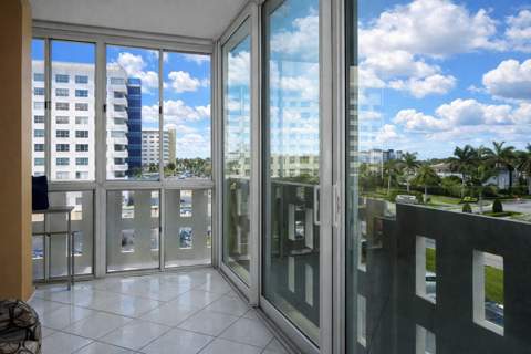 4330 Hillcrest Drive #420, Hollywood FL - photo 7 of 34