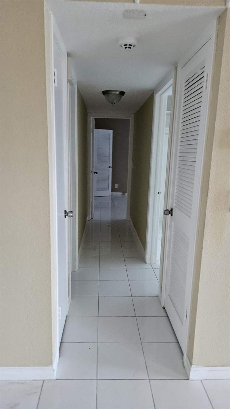 2 bedroom Condominium at 4042 NW 19th Street #F411, Majestic, Fort Lauderdale — photo 3