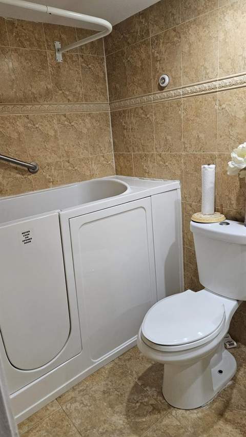 4042 NW 19th Street #F411, Fort Lauderdale FL - photo 13 of 18