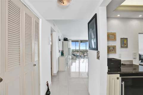 303 N Riverside Drive #Ph3, Pompano Beach FL - photo 8 of 32