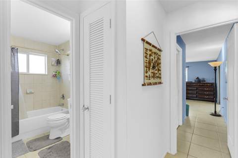 5607 NW 49th Avenue, Tamarac FL - photo 16 of 30