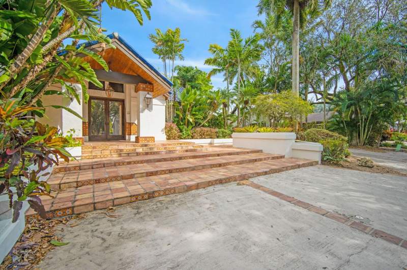 7 bedroom Single Family Residence at 5720 SW 33rd Terrace, Oak Point, Hollywood — photo 2