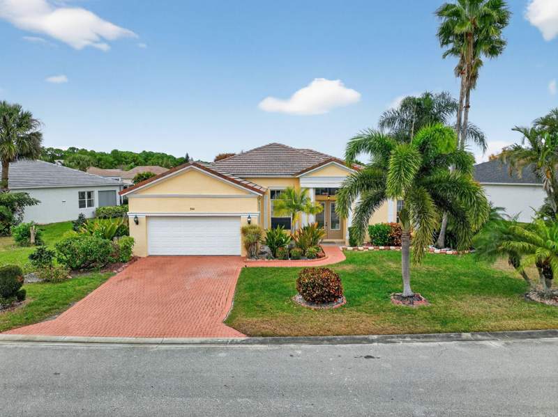 3 bedroom Single Family Residence at 544 SW Lake Manatee Way, Lakeforest At St Lucie West, Port St. Lucie — photo 2