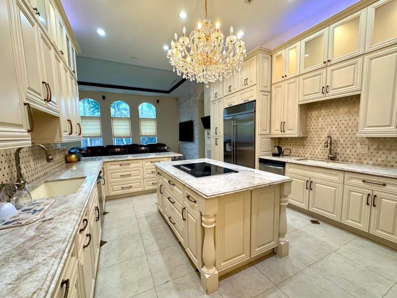5 bedroom Single Family Residence at 5981 SW 37th Terrace, Stirling Oaks Estates 77-, Fort Lauderdale — photo 4