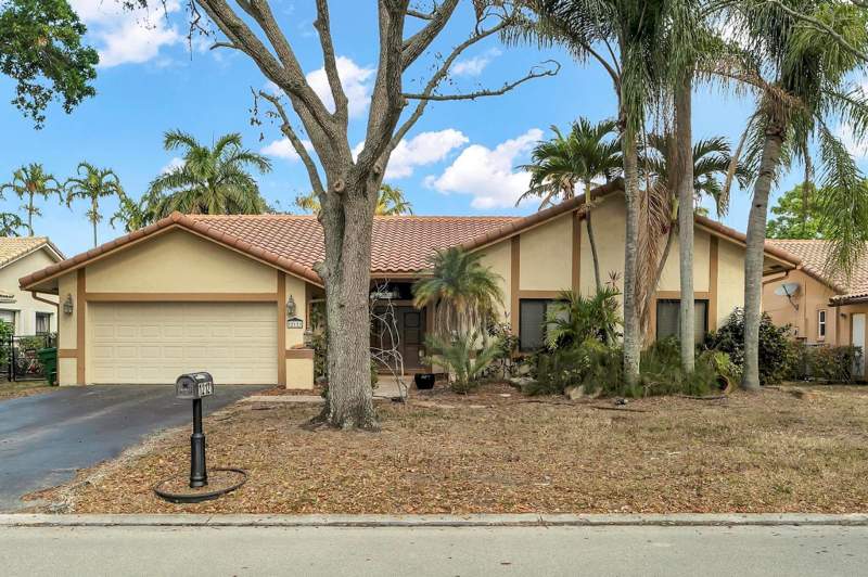4 bedroom Single Family Residence at 12121 NW 2nd Drive, West Glen 128-3 B, Coral Springs — photo 2