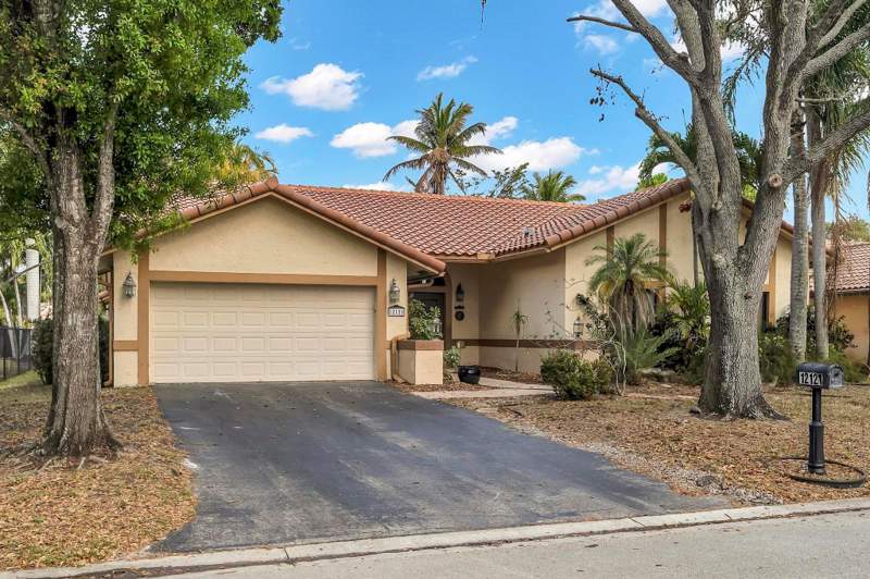 4 bedroom Single Family Residence at 12121 NW 2nd Drive, West Glen 128-3 B, Coral Springs — photo 3