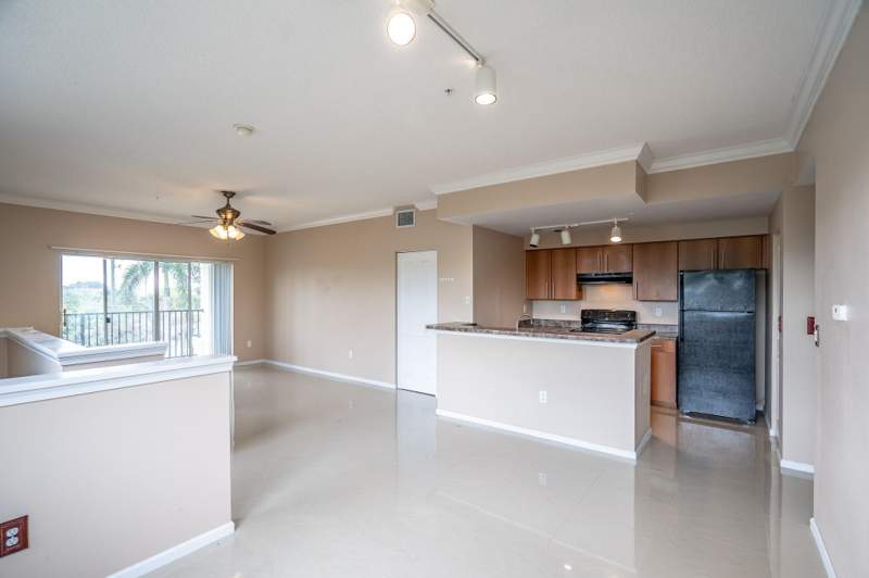 1 bedroom Condominium at 5800 W Sample Road #308, Poinciana, Coral Springs — photo 4