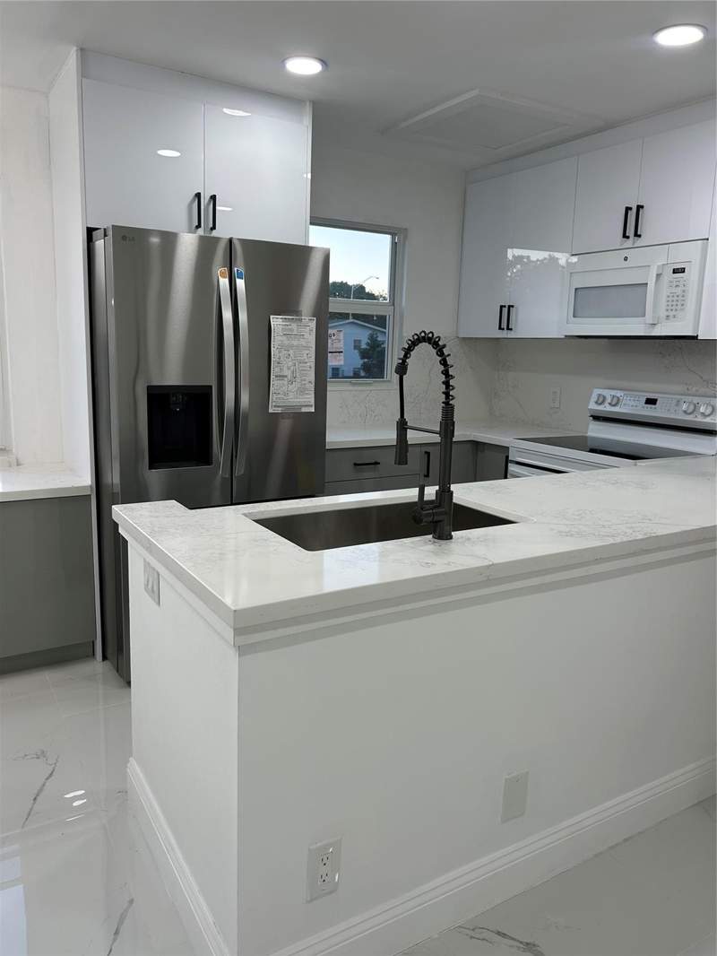2 bedroom Condominium at 115 Ventnor F #115, Century Village Venton F, Deerfield Beach — photo 3