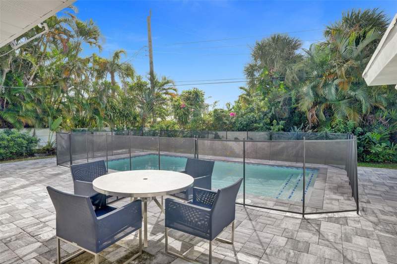 3 bedroom Single Family Residence at 260 Allenwood Drive, Beverly Shores 30-27 B, Lauderdale-By-The-Sea — photo 2
