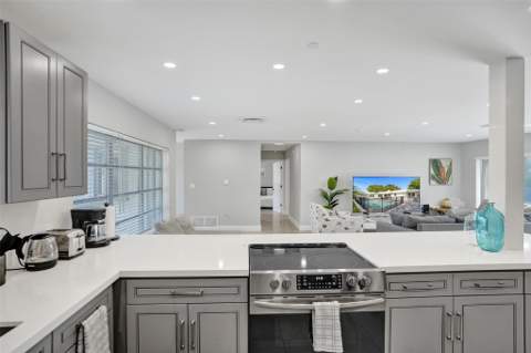 260 Allenwood Drive, Lauderdale-By-The-Sea FL - photo 13 of 67