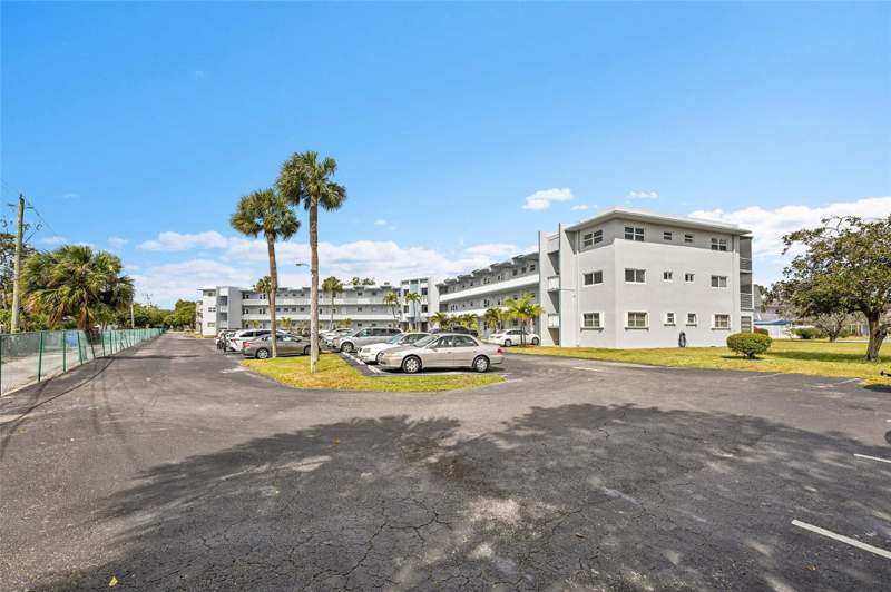 1 bedroom Condominium at 2223 Park Lane #302, Sheridan Lakes, Hollywood — photo 3