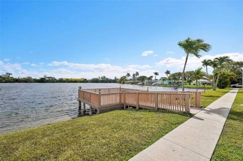 2223 Park Lane #302, Hollywood FL - photo 7 of 27