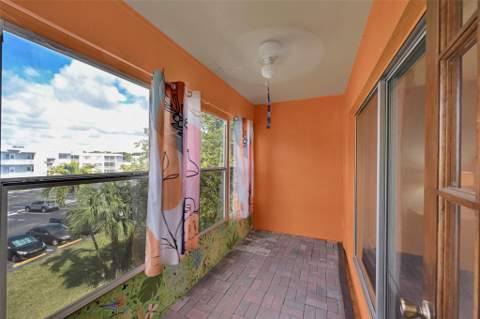 2223 Park Lane #302, Hollywood FL - photo 8 of 27