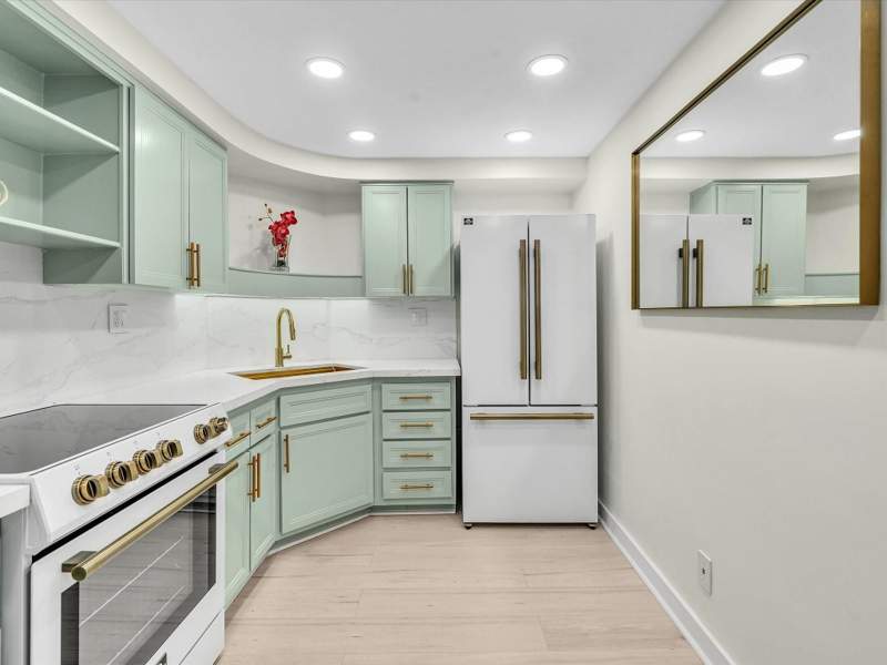 1 bedroom Stock Cooperative at 3300 NE 36th Street #220, Coral Ridge Towers East Co-Op, Fort Lauderdale — photo 3