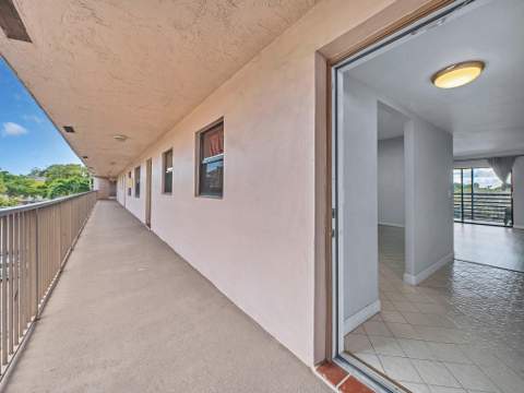 10466 Sunrise Lakes Boulevard #312, Sunrise FL - photo 7 of 57