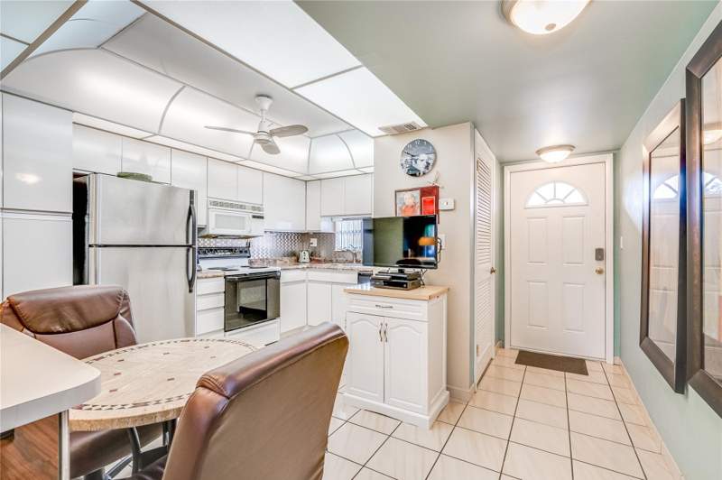 2 bedroom Condominium at 700 S Hollybrook Drive #304, Hollybrook Golf & Tennis, Pembroke Pines — photo 2