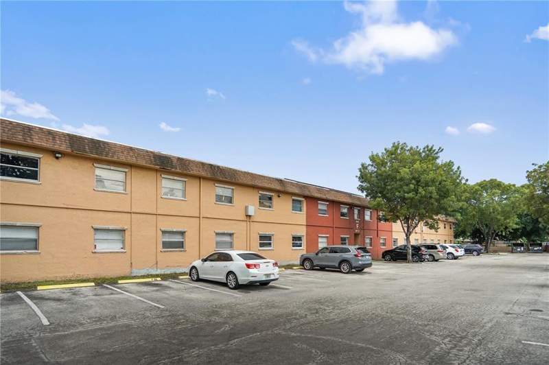 2 bedroom Condominium at 101 NE 41st Street #F101, Courts at Oakland Park, Oakland Park — photo 2