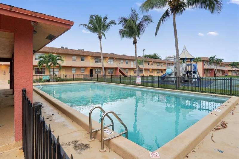 2 bedroom Condominium at 101 NE 41st Street #F101, Courts at Oakland Park, Oakland Park — photo 3