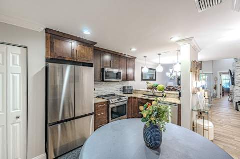405 Maplewood Drive #405, Greenacres FL - photo 7 of 30