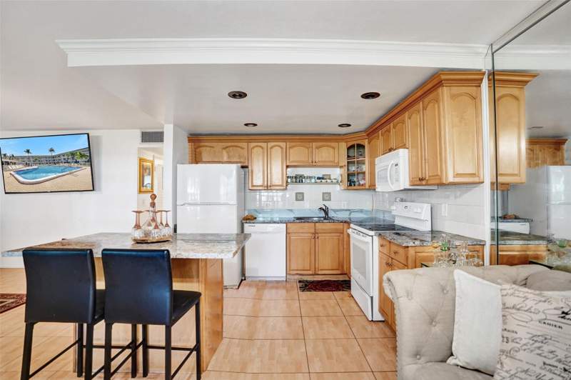 2 bedroom Condominium at 5208 NE 24th Terrace #F118, Maybury Mansions, Fort Lauderdale — photo 5
