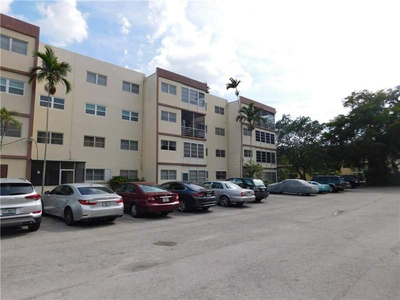 2 bedroom Condominium at 4047 NW 16th Street #406, Majestic Gardens Condominium, Lauderhill — photo 2