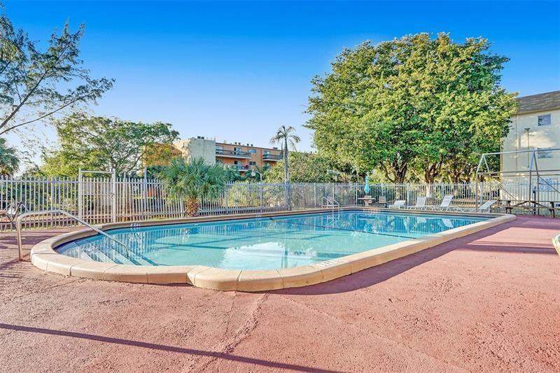 2 bedroom Condominium at 4047 NW 16th Street #406, Majestic Gardens Condominium, Lauderhill — photo 3