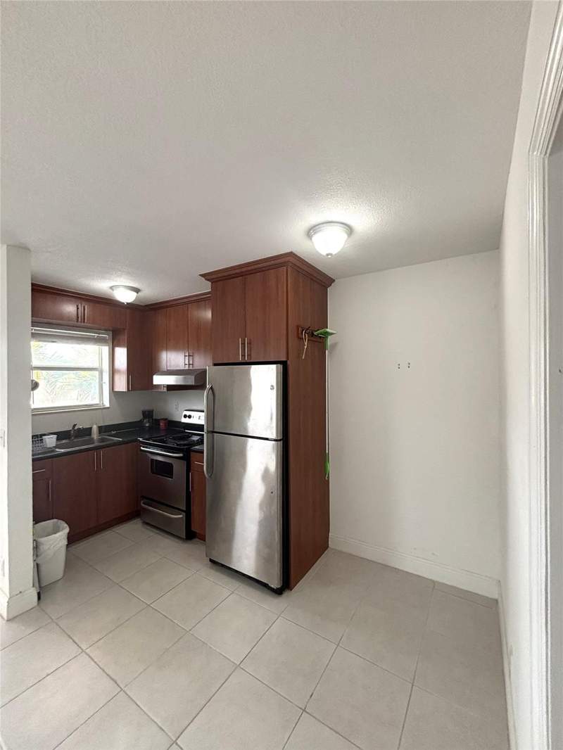 1 bedroom Condominium at 4071 N Dixie Highway #19, El Sol At Main Street, Oakland Park — photo 3