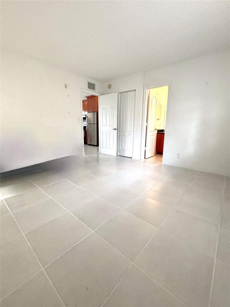 1 bedroom Condominium at 4071 N Dixie Highway #19, El Sol At Main Street, Oakland Park — photo 5