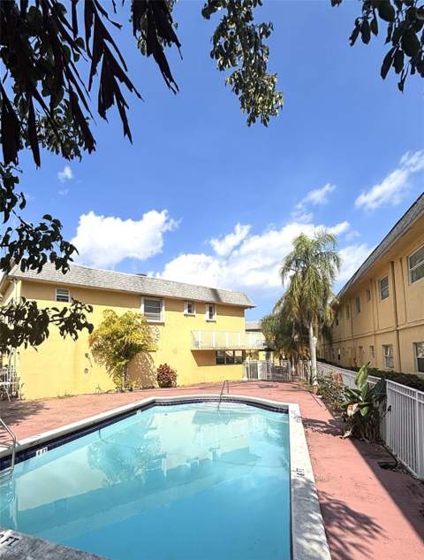 4071 N Dixie Highway #19, Oakland Park FL - photo 8 of 9