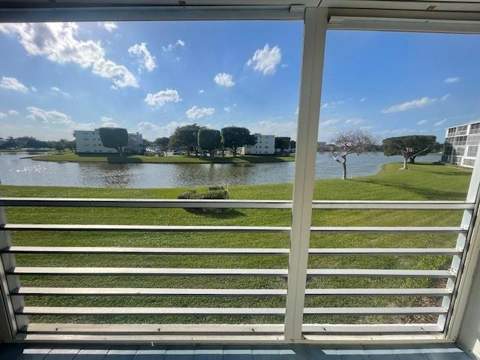 2075 Cornwall D #2075, Boca Raton FL - photo 24 of 32
