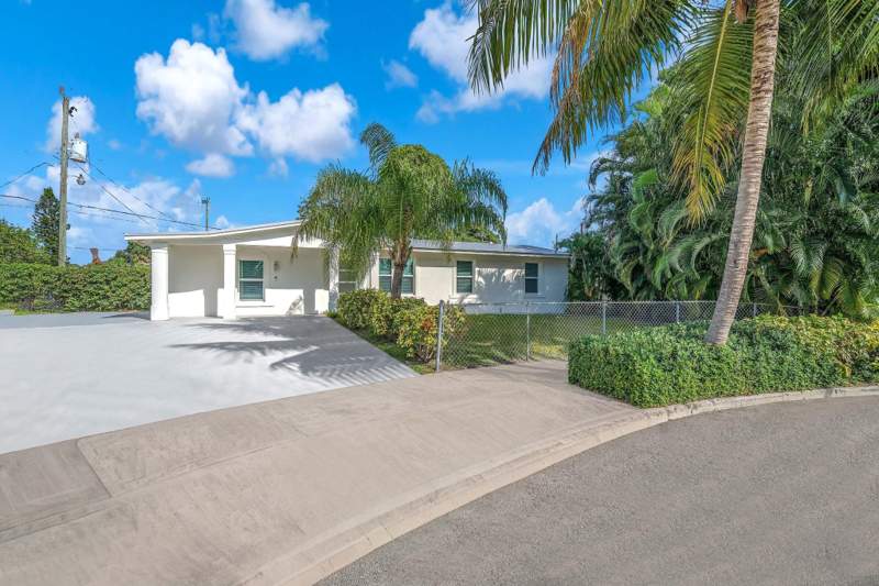 4 bedroom Single Family Residence at 3308 E El Vedado Court, Hillcrest Heights, West Palm Beach — photo 2
