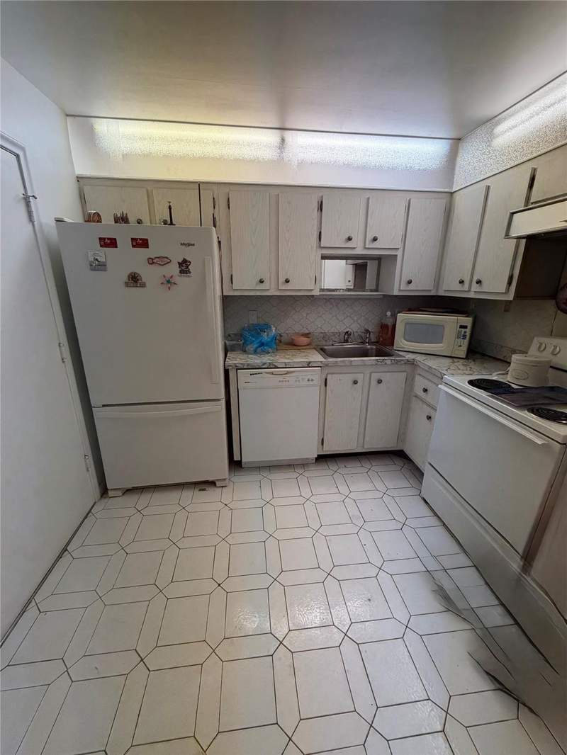 1 bedroom Condominium at 4851 NW 21st #403, Castle Gardens #14, Lauderhill — photo 3