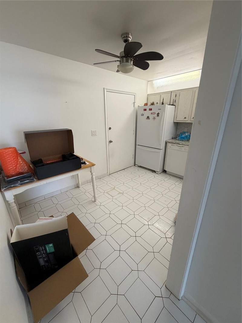 1 bedroom Condominium at 4851 NW 21st #403, Castle Gardens #14, Lauderhill — photo 4