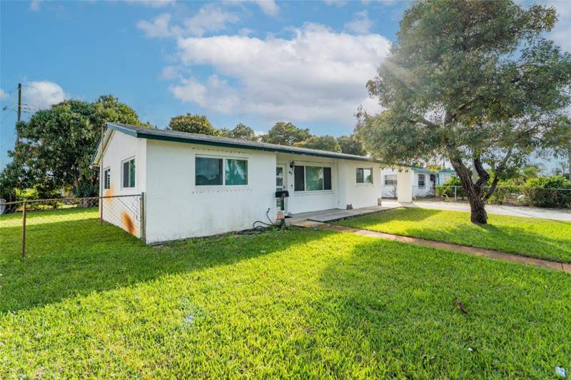 3 bedroom Single Family Residence at 241 W 20th Street, Park Manor 01, Riviera Beach — photo 3
