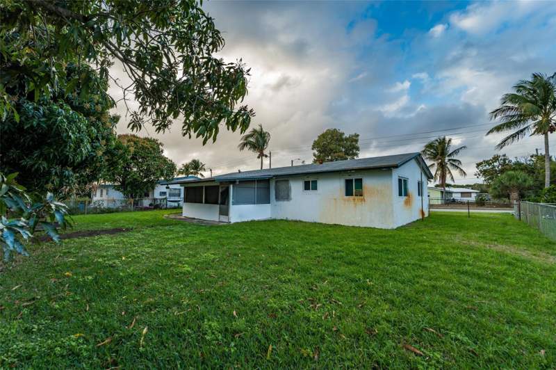 3 bedroom Single Family Residence at 241 W 20th Street, Park Manor 01, Riviera Beach — photo 4