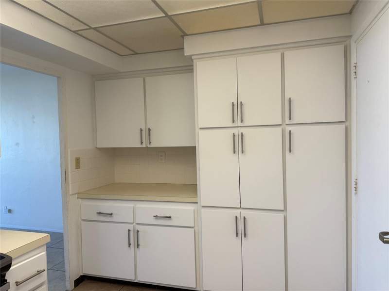 1 bedroom Stock Cooperative at 3200 NE 36th Street #1117, Coral Ridge Towers North, Fort Lauderdale — photo 5