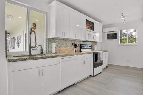 1250 Arthur Street, Hollywood FL - photo 9 of 20