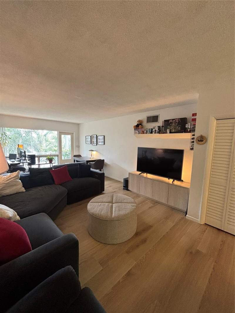 1 bedroom Condominium at 900 SW 12th Street #202, Rio Nuevo, Fort Lauderdale — photo 3