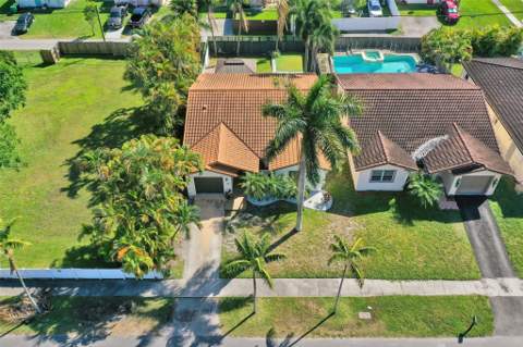 210 SE Park Street, Dania Beach FL - photo 8 of 39