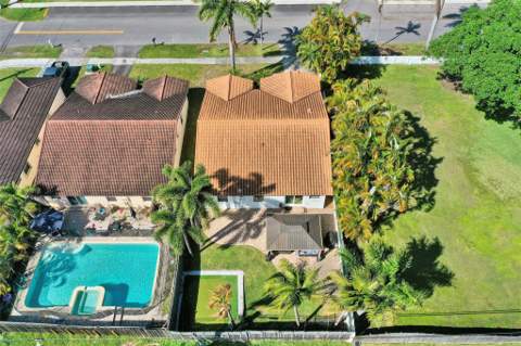 210 SE Park Street, Dania Beach FL - photo 9 of 39